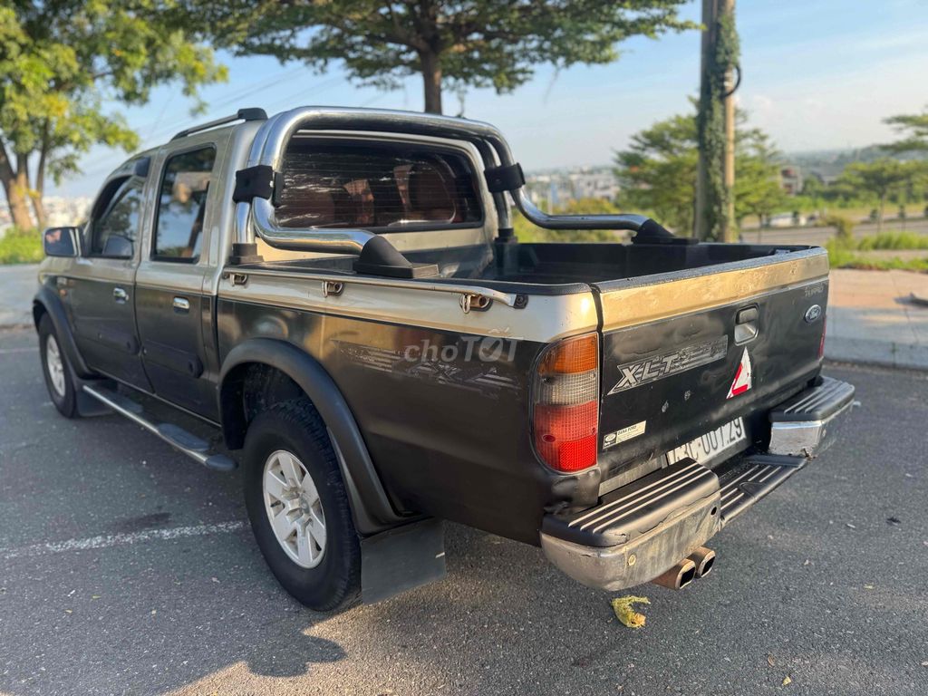 Форд Рейнджер XLT 2,5 л 4x4 MT 2004 Черное золото