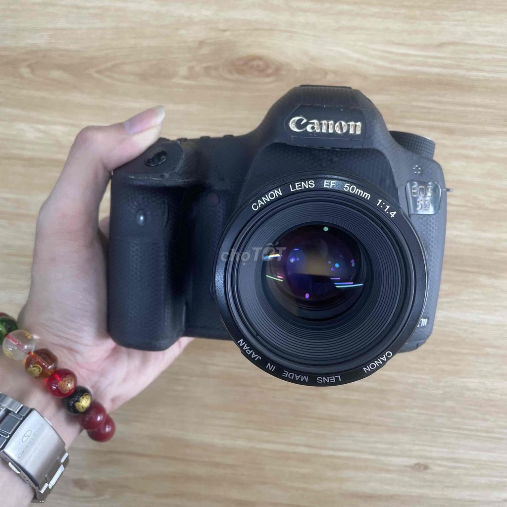 Máy ảnh Canon EOS 5D Mark III kèm ef50f1.4usm. Mua bán Máy ảnh, Máy quay tại Huyện Thanh Trì Hà Nội được đăng bởi Nguyễn Đức Tuấn hình 1