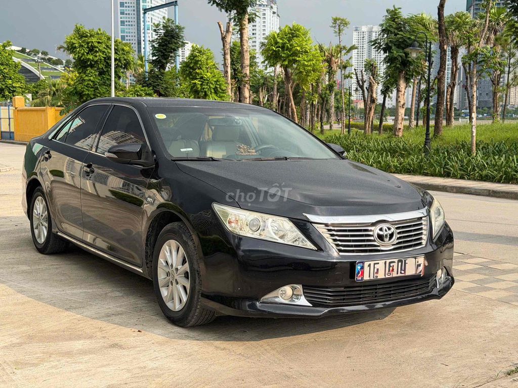 Toyota Camry 2.0E 2014 Đen 100000 km