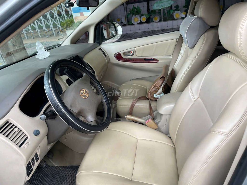 Toyota Innova G 2006 МКПП Серебристый, семейный автомобиль