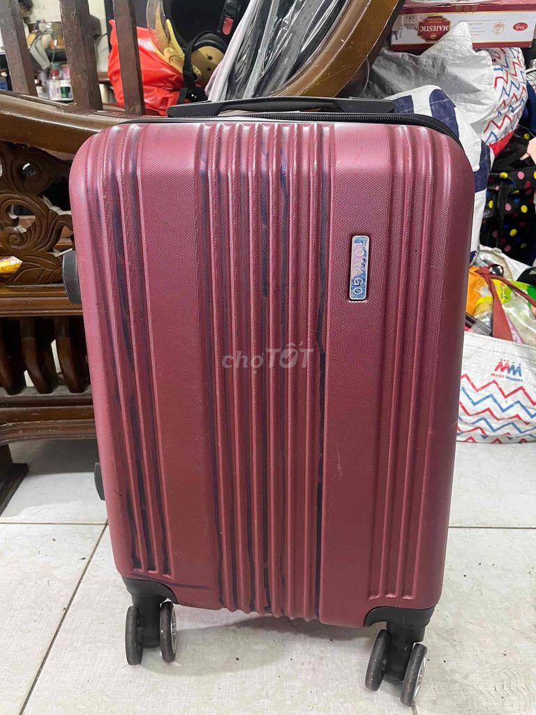 Vali kéo Fornago nhựa đỏ đô 55x30cm. Mua bán Túi xách tại Quận Hoàng Mai Hà Nội được đăng bởi Kairiyeudau hình 1