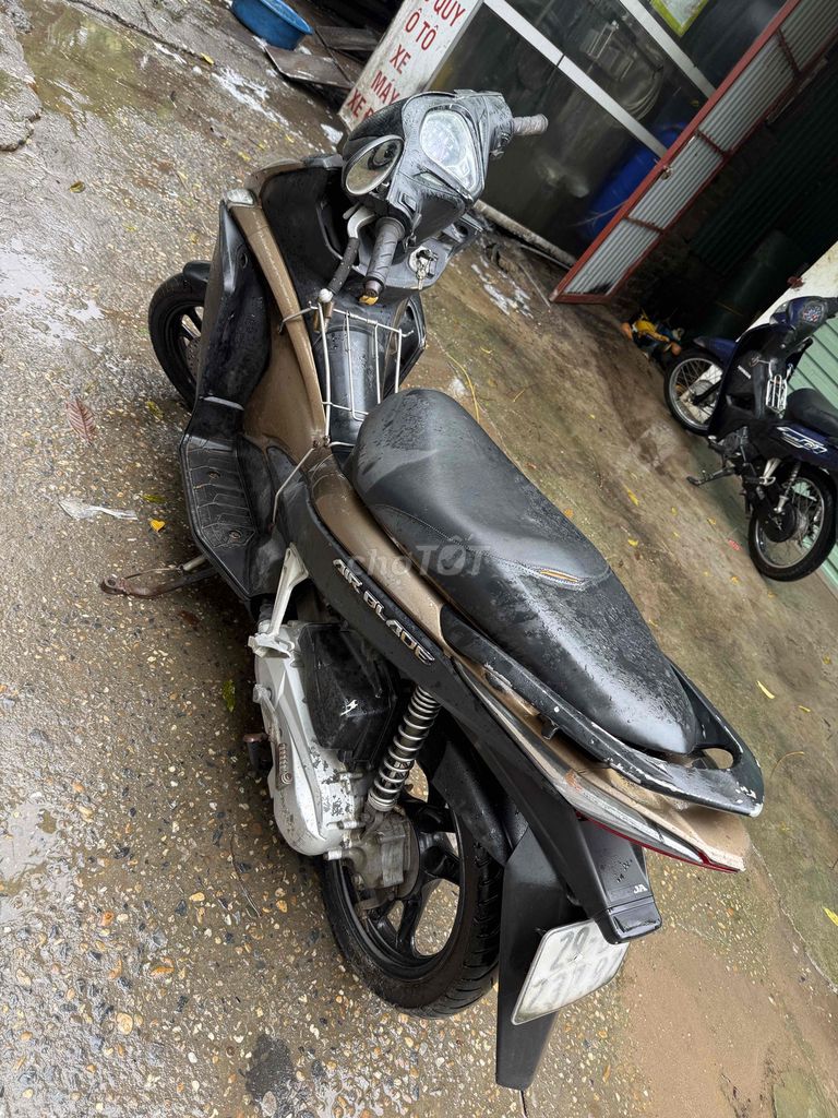 Honda Air Blade черный, золото