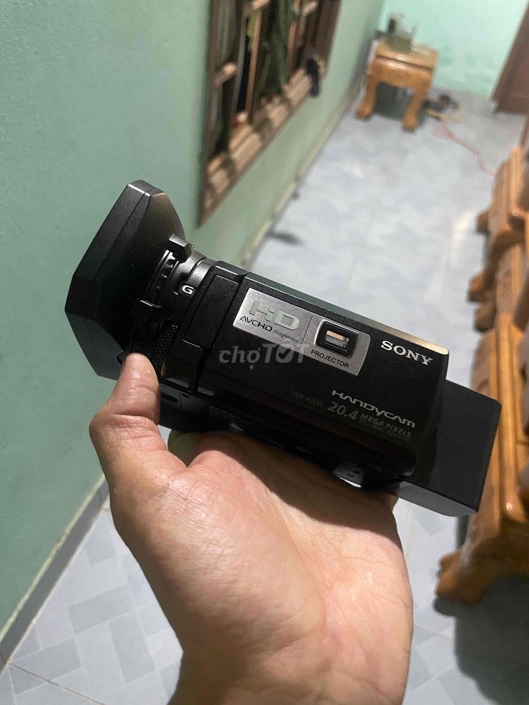 Máy quay phim Sony PJ590 như mới. Mua bán Máy ảnh, Máy quay tại Huyện Hoàng Sa Đà Nẵng được đăng bởi minh quang hình 1