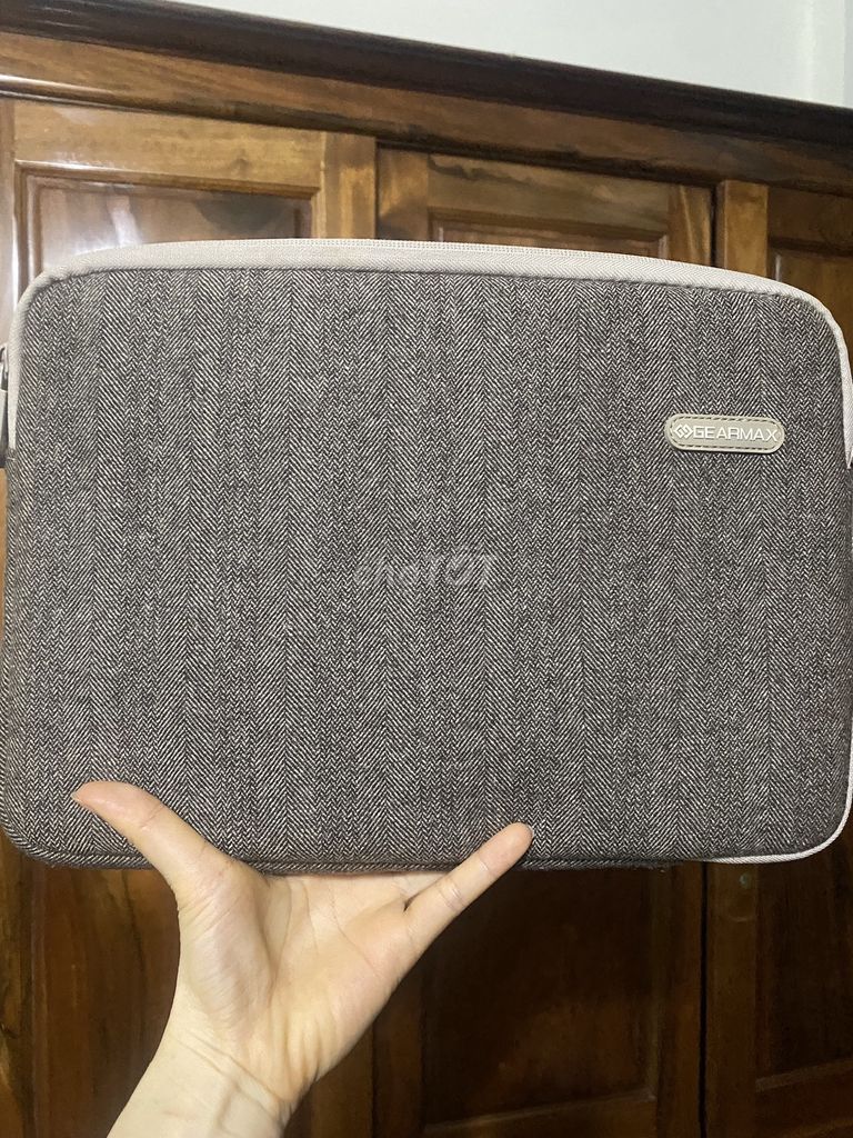 Thanh lý túi ipad, laptop Gearmax lót lông rất mới. Mua bán Túi xách tại Quận Đống Đa Hà Nội được đăng bởi Phương Linh hình 1