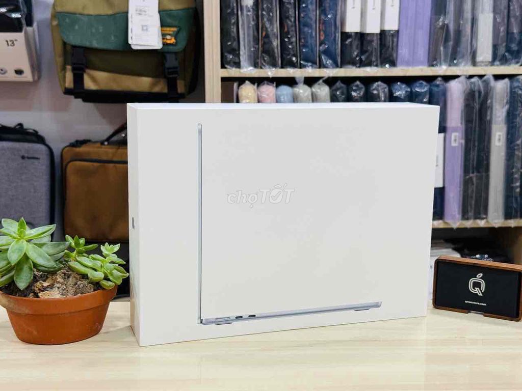 MacBook Air 13.6 M4 16GB/256GB NewSeal. Mua bán Laptop tại Quận 3 Tp Hồ Chí Minh được đăng bởi QMac Store hình 1