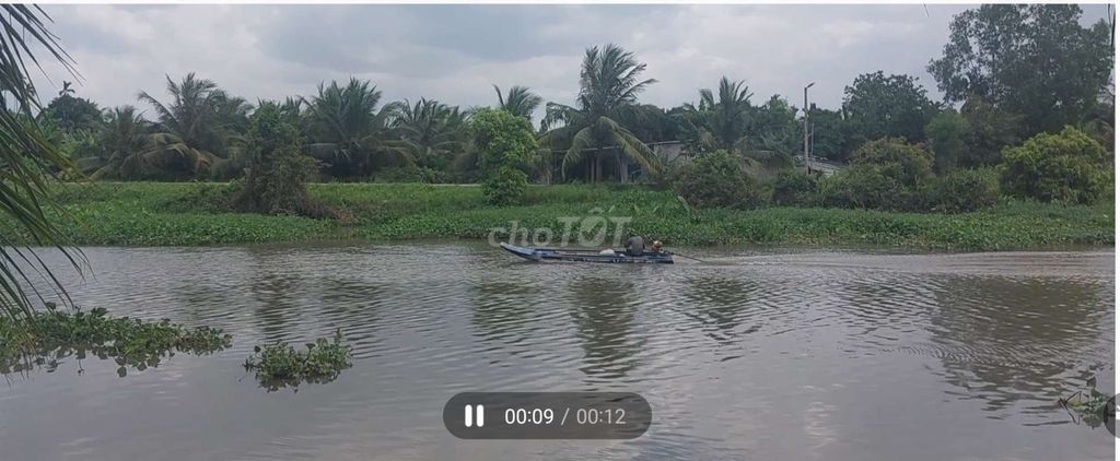 Bán đất tặng nhà bên sông