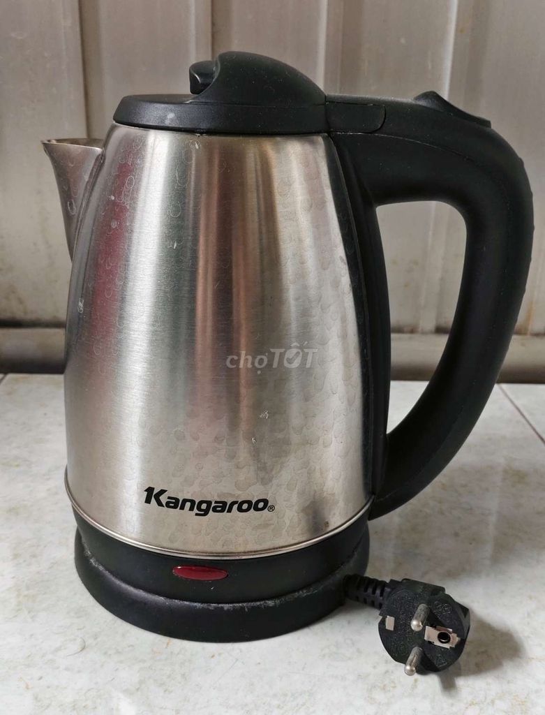 Ấm đun nước siêu tốc Kangaroo 1,8 lit. Mua bán Bếp, lò, đồ điện nhà bếp tại Quận 3 Tp Hồ Chí Minh được đăng bởi NK hình 1