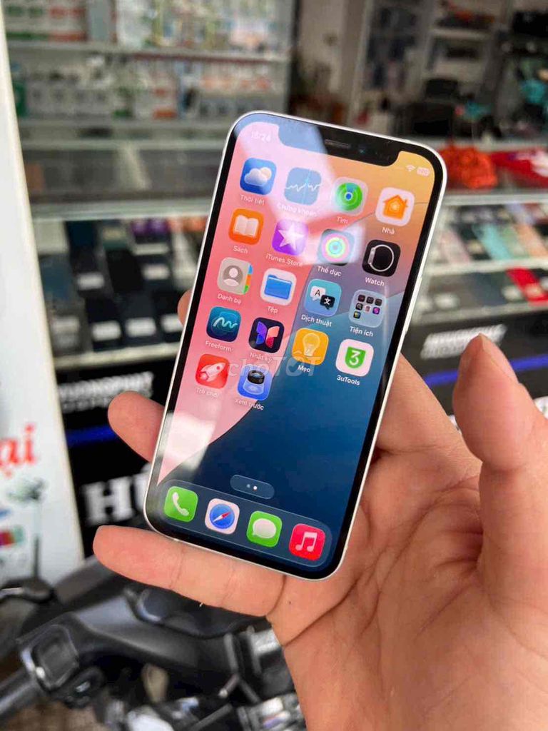 iPhone 12 mini 256GB màu trắng. Mua bán Điện thoại tại Thị xã Long Mỹ Hậu Giang được đăng bởi HỮU TRÍ SOTRE hình 1