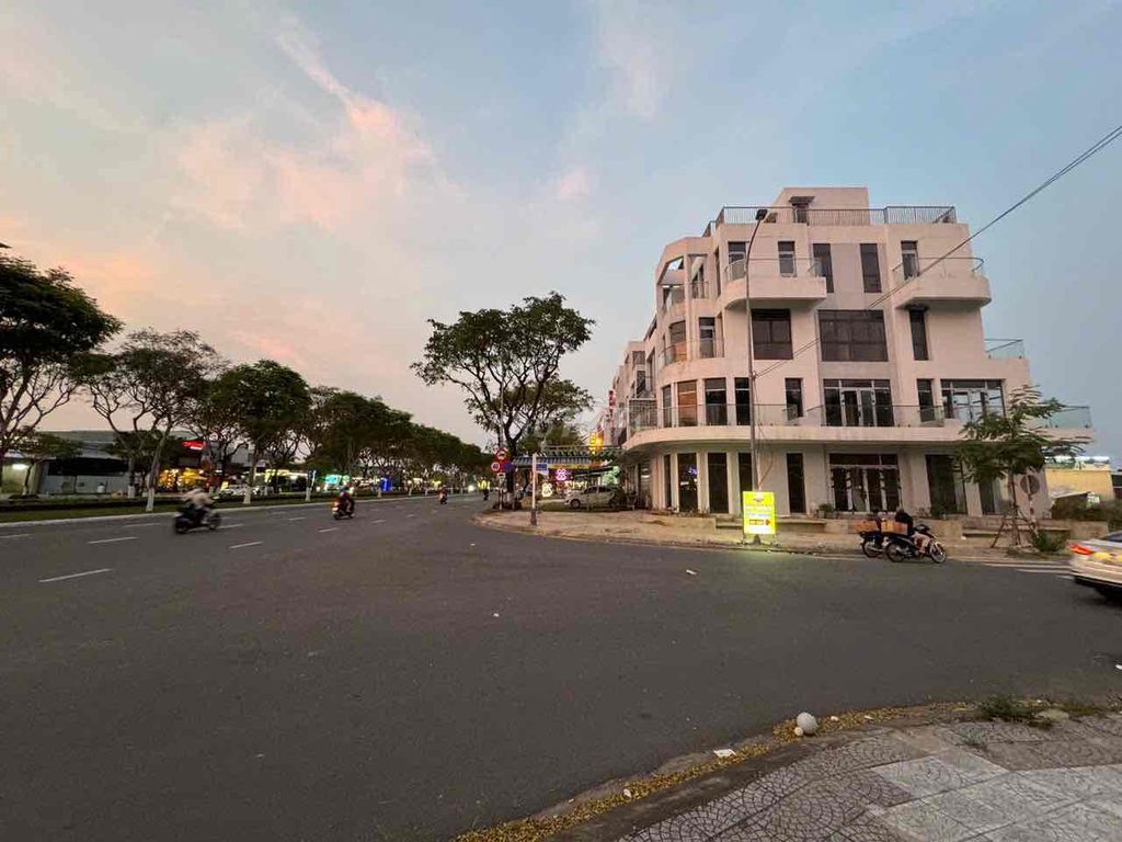 Chính chủ bán căn góc shophouse Nguyễn Sinh Sắc