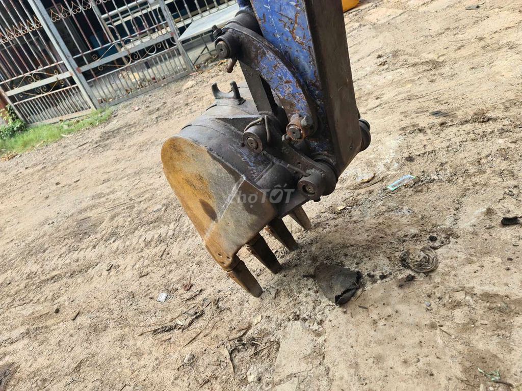 Máy xúc Hitachi EX 30 Thủy lực đã qua sử dụng. Mua bán Phương tiện khác tại Huyện Bắc Tân Uyên Bình Dương được đăng bởi Danh  hình 3