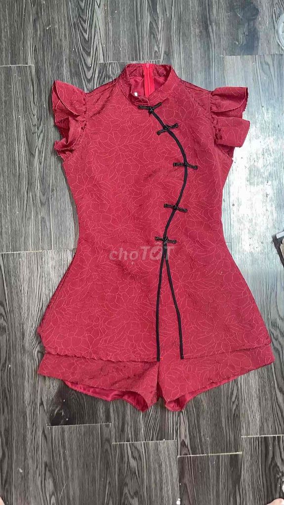 Áo dài cách tân Nữ Ren Đỏ. Mua bán Quần áo tại Quận 5 Tp Hồ Chí Minh được đăng bởi Nhung hình 1