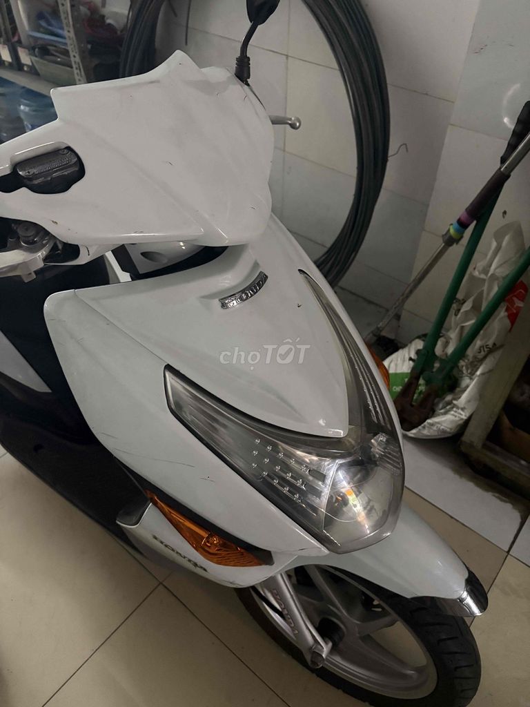 Honda Click Trắng BSSG chính chủ 2010. Mua bán Xe máy tại Quận 7 Tp Hồ Chí Minh được đăng bởi Đạt Béo hình 5