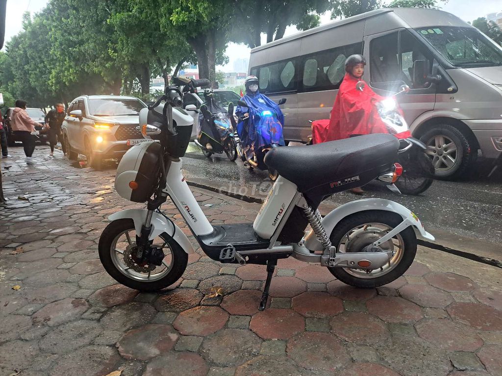 Bán xe điện Nija màu trắng. Mua bán Xe điện tại Quận Đống Đa Hà Nội được đăng bởi Thiên Hương hình 4