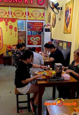 Tuyển Nam/Nữ Phụ Bếp Cơm Gà Giòn [Q6]. Việc làm tại Quận 6 Tp Hồ Chí Minh được đăng bởi Cơm Gà Long Ký hình 1
