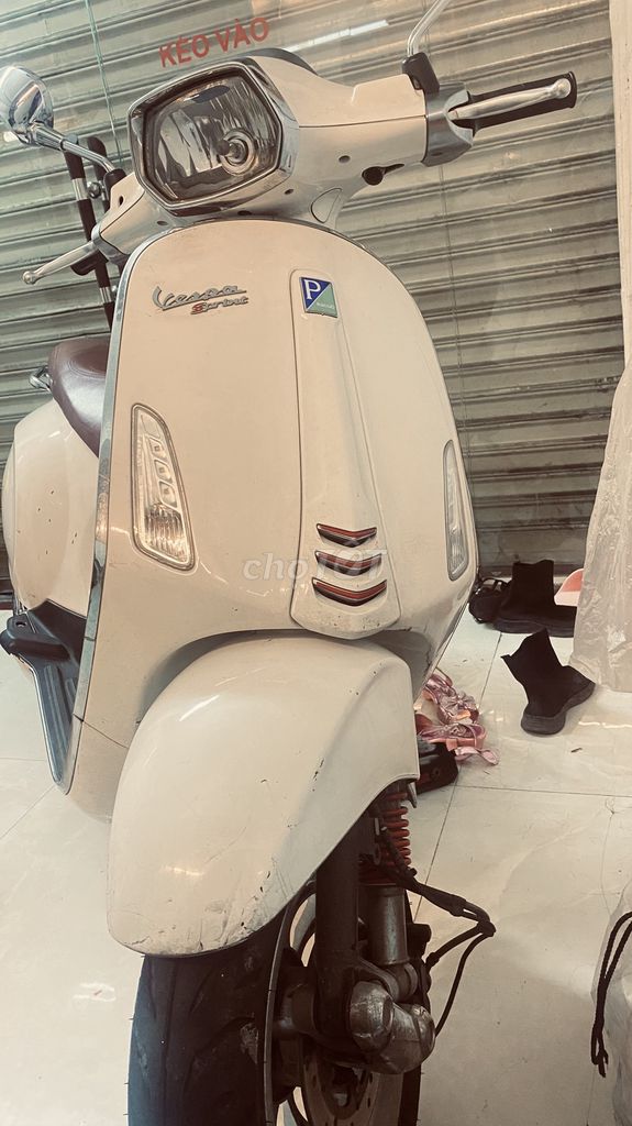 Bán xe Vespa Sprint 150cc màu trắng, xe nhà 1 chủ.