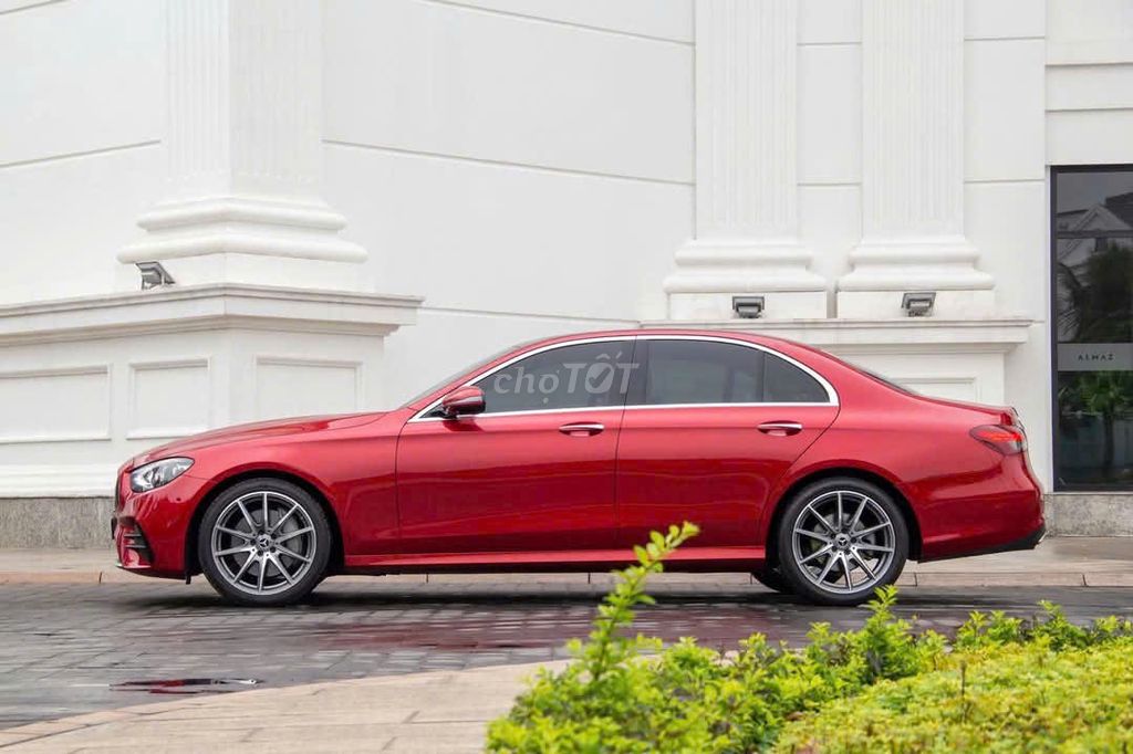 Mercedes Benz E Class 2021 E300 AMG - 30000 km