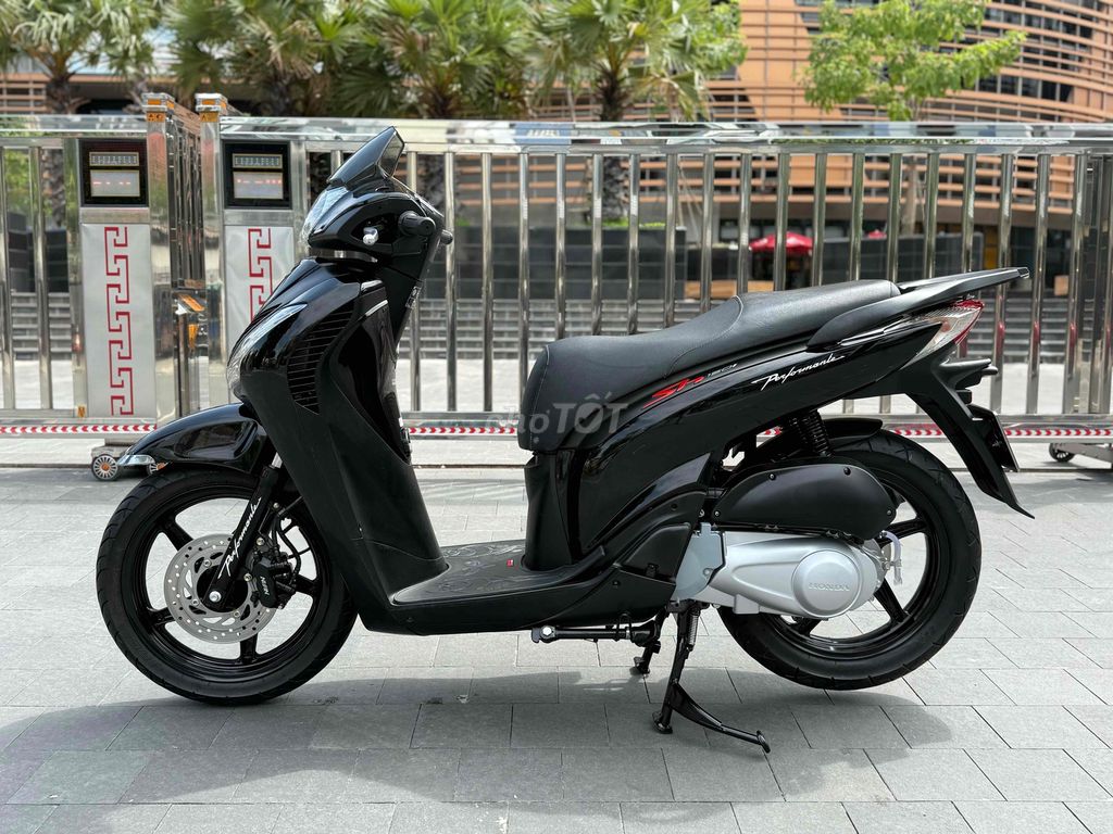 Основной владелец Honda SH150, черный BSTP