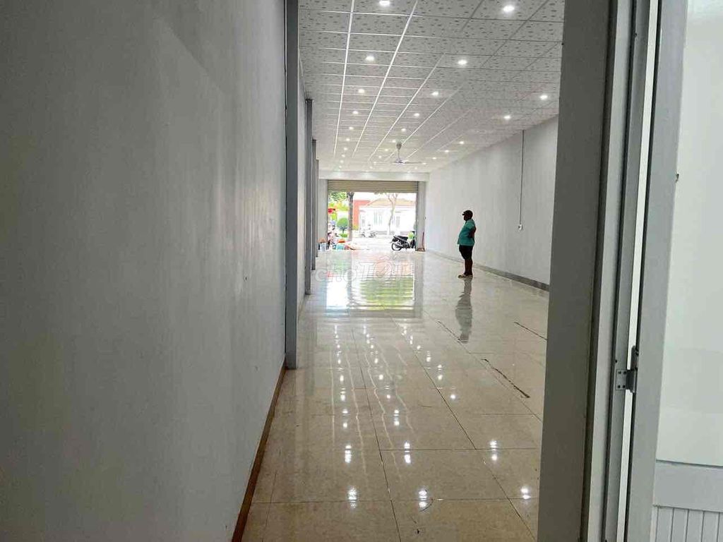 Đống Đa Ngang hơn 5m trống suốt 120m2 vị trí đẹp