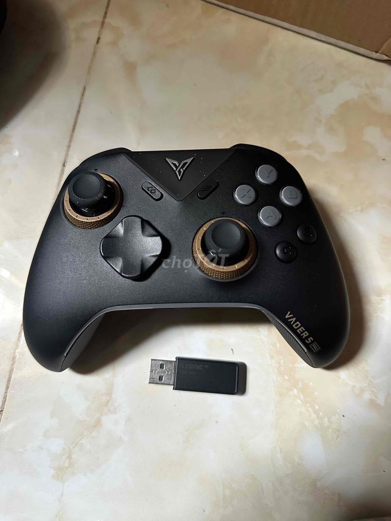 Tay cầm chơi game Flydigi Vader 5 Pro Đen. Mua bán Thiết bị chơi game tại Quận 4 Tp Hồ Chí Minh được đăng bởi Nguyễn Bảo hình 1