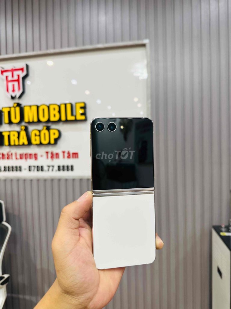 Samsung Z Flip 5 8/256GB Trắng. Mua bán Điện thoại tại Quận Liên Chiểu Đà Nẵng được đăng bởi Hoàng Tú Mobile hình 1