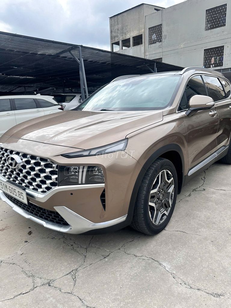 Hyundai Santafe 2021 2.2D премиум-класса из песочного золота