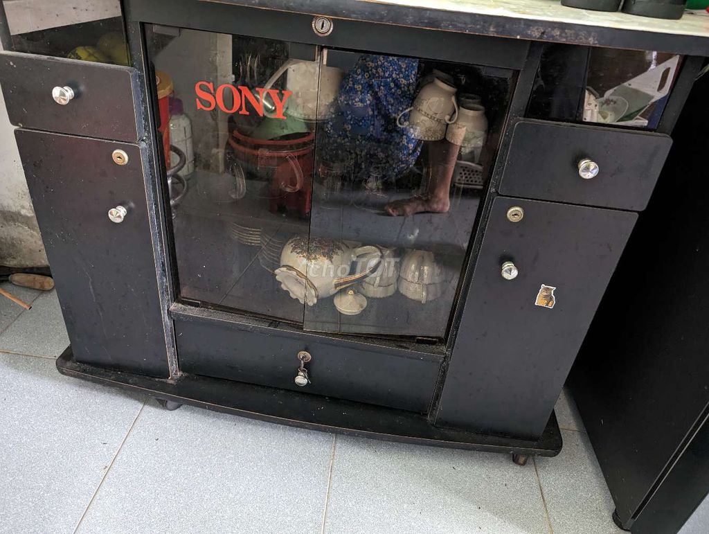 Tủ gỗ có bánh xe màu Đen. Mua bán Tủ, kệ gia đình tại Thành phố Sa Đéc Đồng Tháp được đăng bởi Lee hình 1