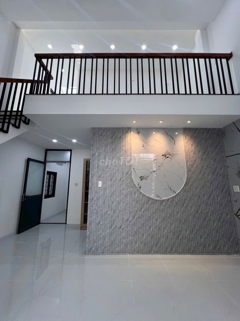 Chính chủ bán nhà hẻm phố, trung tâm tiện ích công năng đầy đủ. 
