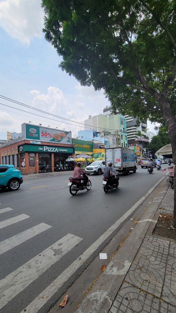 Nhà rộng kinh doanh (6.5x26m) - MT nhà số: 82 Hoà Bình, Q11