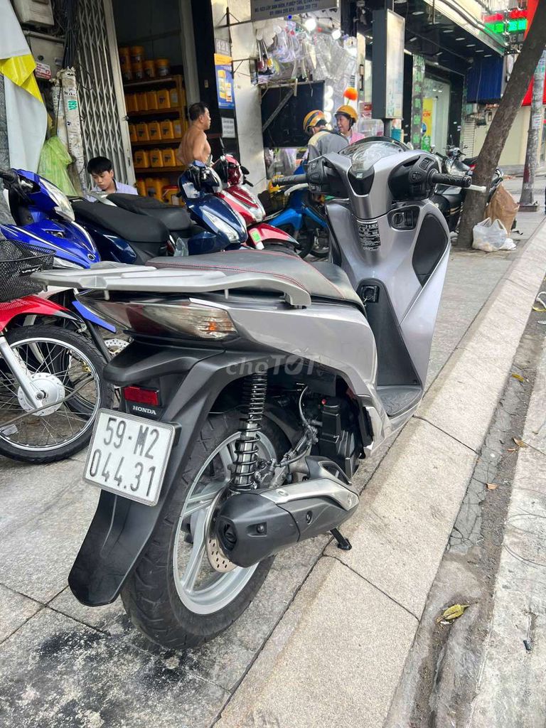 Honda SH 150 ABS 2018 mới 90% Bstp chính chủ. Mua bán Xe máy tại Quận Tân Phú Tp Hồ Chí Minh được đăng bởi Tuanduy hình 5