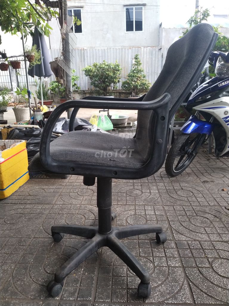 Ghế văn phòng Ghế giám đốc Xám. Mua bán Bàn ghế tại Thành phố Thủ Đức Tp Hồ Chí Minh được đăng bởi Lê Chương hình 1