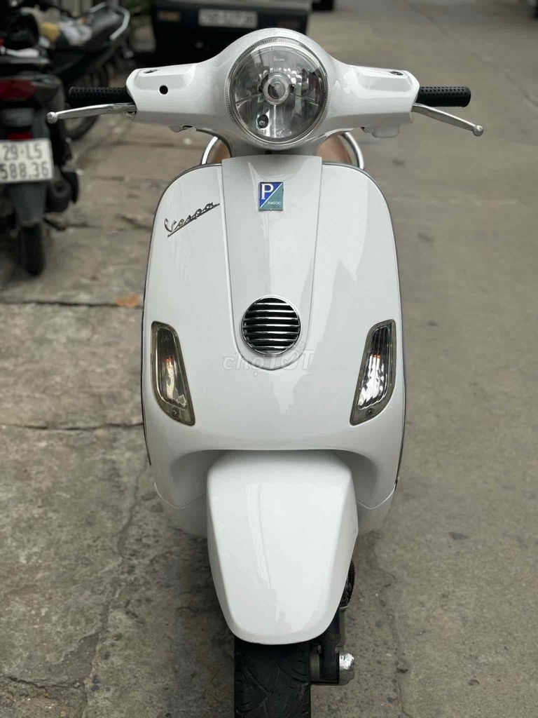 piaggio vespa 125cc trắng xe đẹp máy nguyên bản. Mua bán Xe máy tại Quận Nam Từ Liêm Hà Nội được đăng bởi Cường nguyễn hình 4