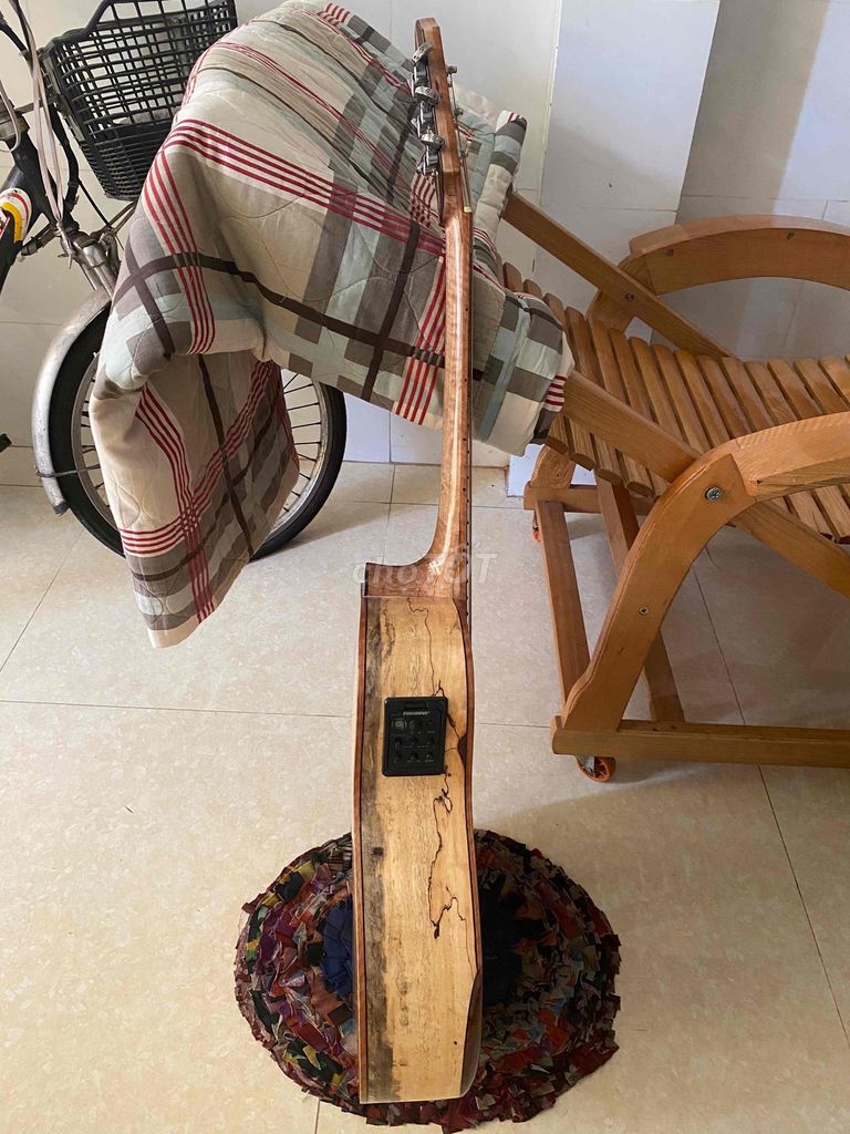 Đàn guitar acoustic custom có EQ Fishman