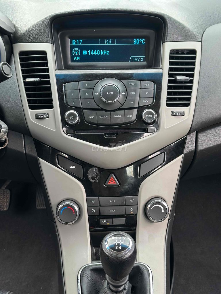 Chevrolet Cruze 2017 LT - 25000 km Trắng Siêu Mới. Mua bán Ô tô tại Quận Cầu Giấy Hà Nội được đăng bởi Vũ Kiên hình 11