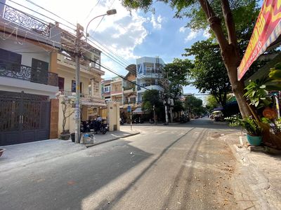 Nhà Thuê 8x20m.Cấp 4.MTNB Ỷ Lan.Gía:22tr