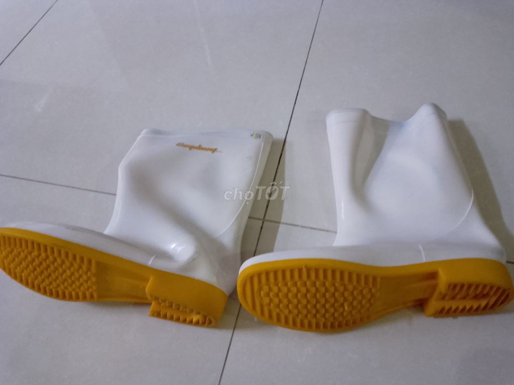 Thanh lý đôi ủng đi mưa còn mới giá rẻ. Mua bán Giày dép tại Quận Tân Bình Tp Hồ Chí Minh được đăng bởi Tiamo9999forever hình 1