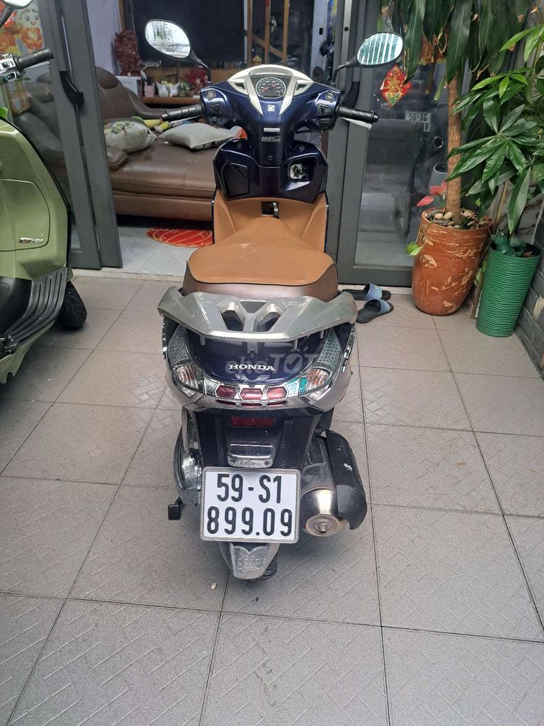 Honda Lead 125cc 2014, красивый, родная краска, один владелец