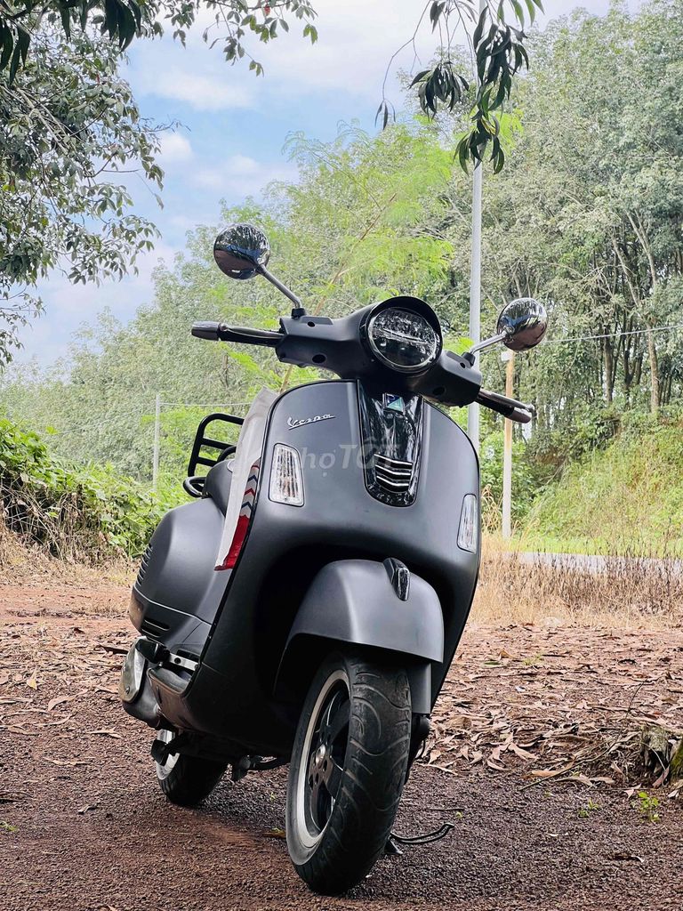 Vespa GTS 300 màu xám đẹp. Mua bán Xe máy tại Quận Bình Thạnh Tp Hồ Chí Minh được đăng bởi Mun hình 1