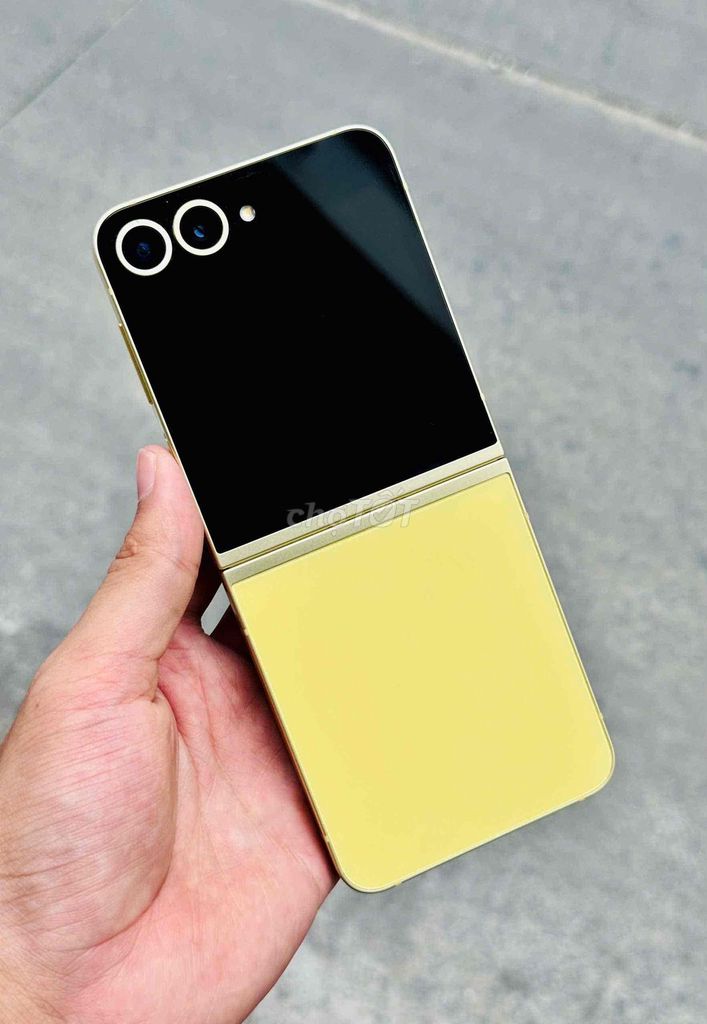 Samsung ZFlip6 Vàng 256GB Like new 99%. Mua bán Điện thoại tại Quận 10 Tp Hồ Chí Minh được đăng bởi Trần Như Ngọc hình 1