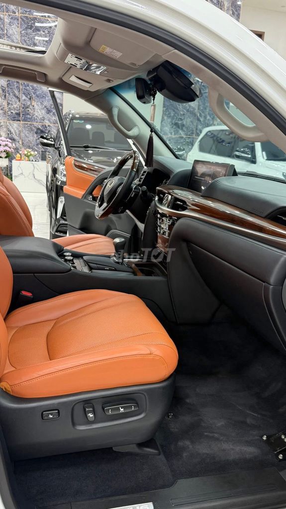 Lexus LX570 2016, nhập Trung Đông, một chủ từ mới.. Mua bán Ô tô tại Quận Bắc Từ Liêm Hà Nội được đăng bởi Mr Hợi  hình 9
