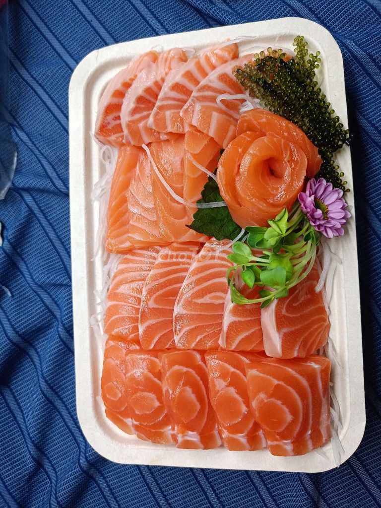 Cá hồi Nauy Sashimi tặng kèm gia vị đầy đủ