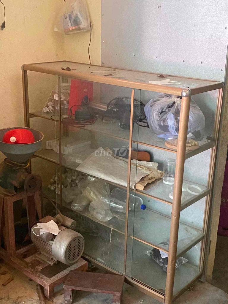 Tủ kính 4 tầng dài 1m1. Mua bán Tủ, kệ gia đình tại Thành phố Huế Thừa Thiên Huế được đăng bởi Anh hùng hình 1
