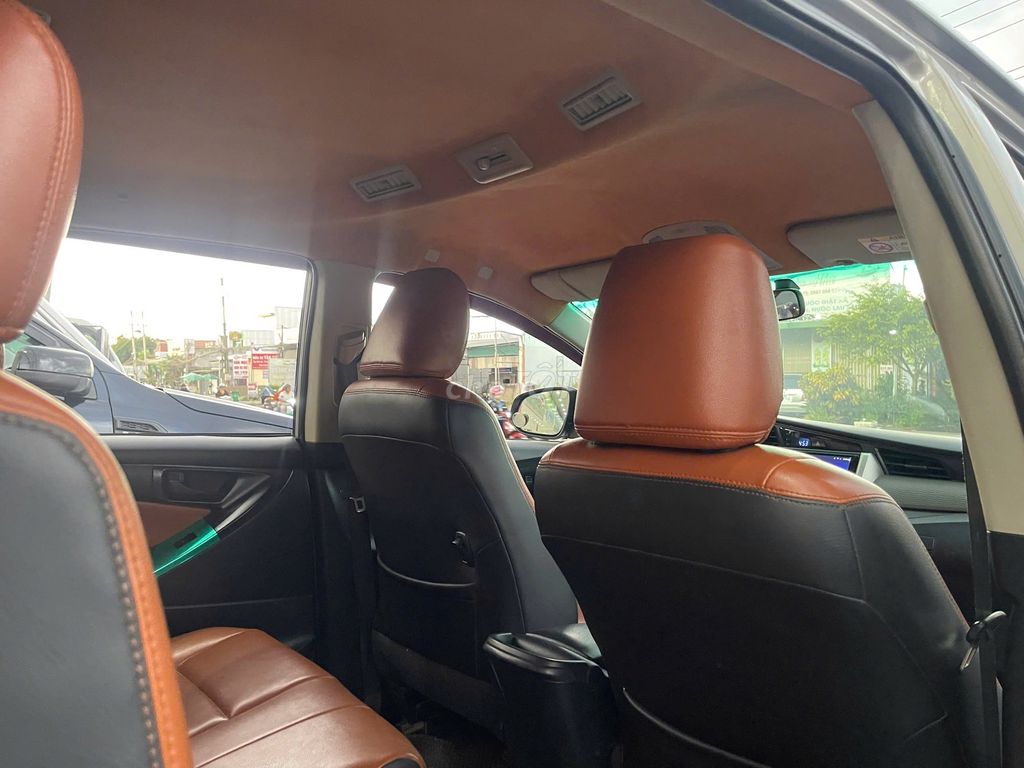 Toyota Innova 2017 2.0E chất gia đình.. Mua bán Ô tô tại Huyện Tân Phú Đồng Nai được đăng bởi Salon AUTO THÀNH TRUNG Đồng Nai hình 10
