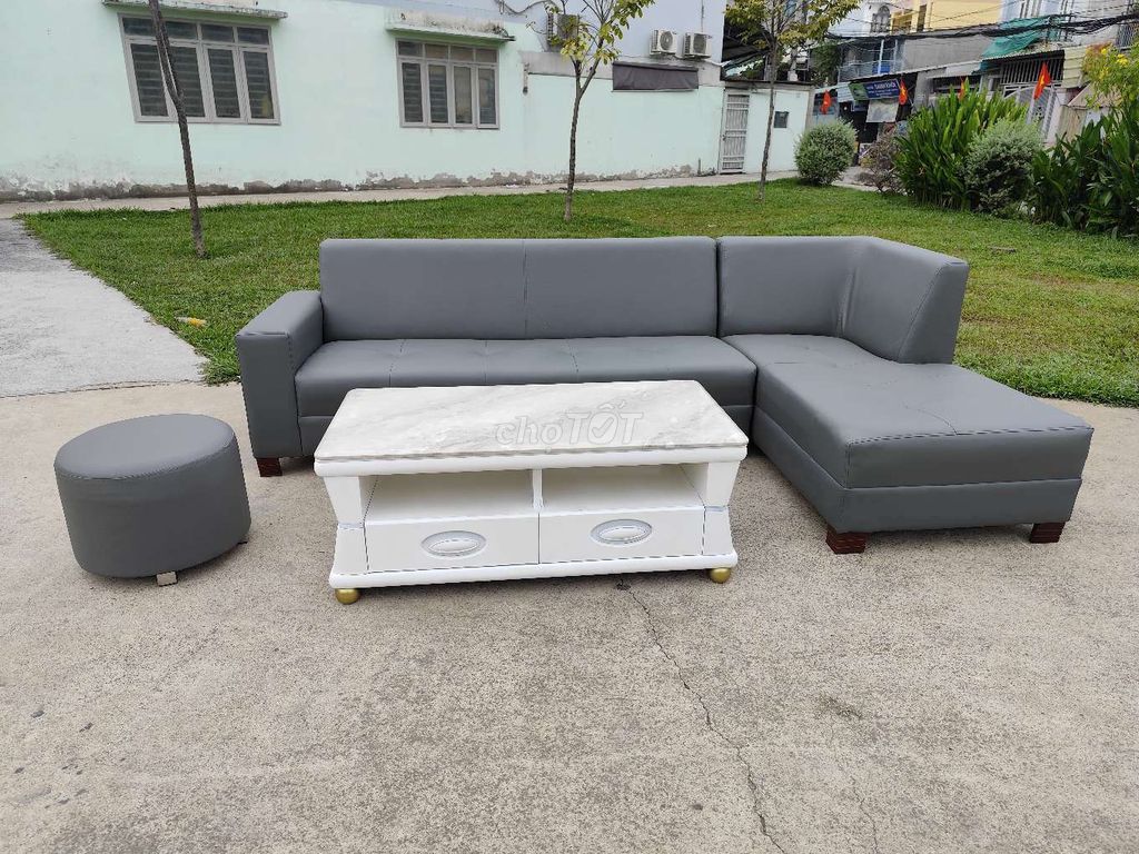 Cần thanh lý mẫu sofa tặng bàn đá ạ