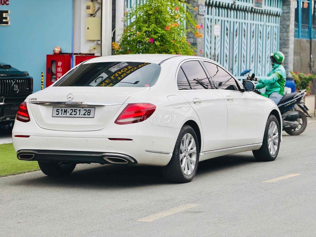 Mercedes Benz E200 Model 2017. Mua bán Ô tô tại Quận 8 Tp Hồ Chí Minh được đăng bởi Hồng Phúc hình 1