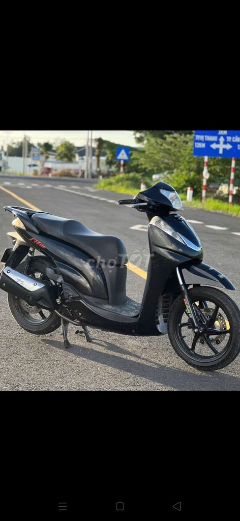 SH 300i nhập ý xe đẹp zin chính chủ giá sinh viên