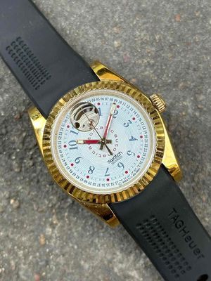 Đồng hồ Swatch Swiss lên vỏ RL