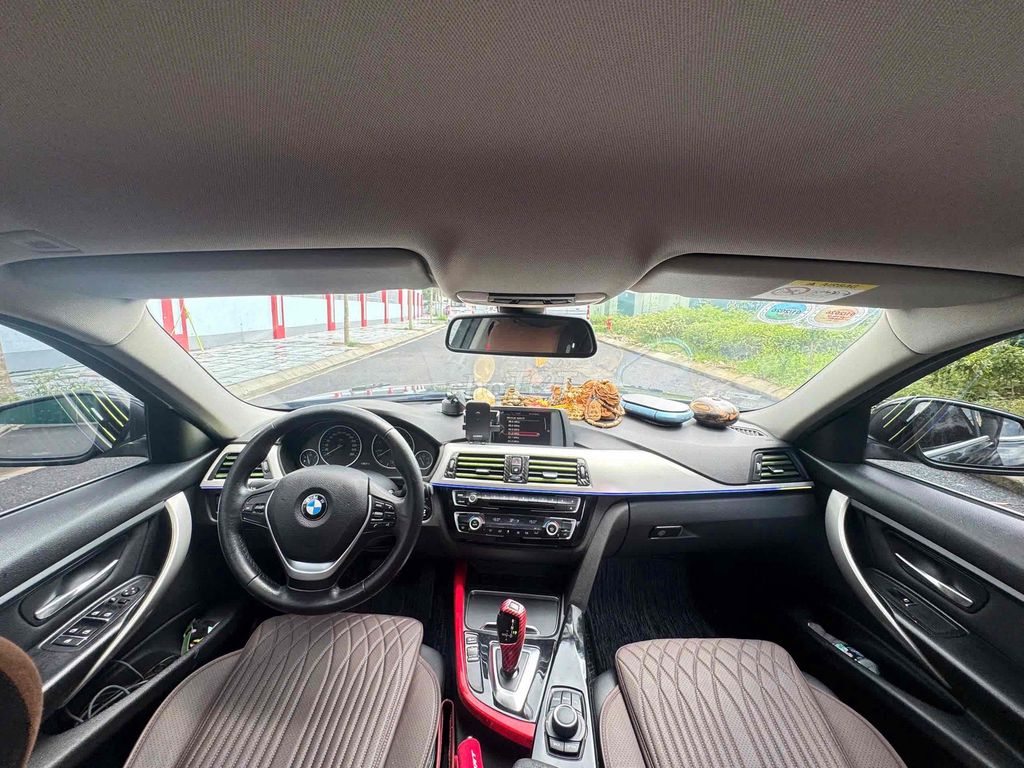 BMW 320i model 2016 màu đen siêu hời. Mua bán Ô tô tại Quận Cầu Giấy Hà Nội được đăng bởi Cao Quý hình 12