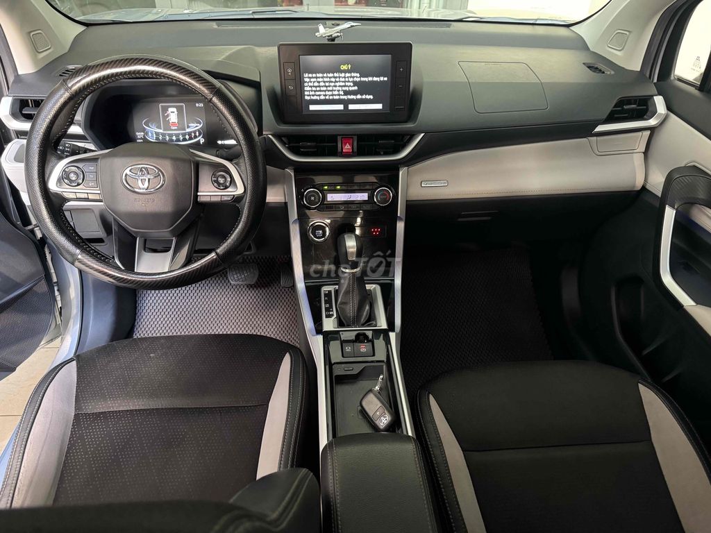 Toyota Veloz 2022 Автомат Серебристый Импортный