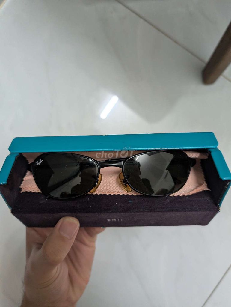 Kính râm Ray-Ban Đen. Mua bán Phụ kiện thời trang khác tại Quận Cẩm Lệ Đà Nẵng được đăng bởi Trần Ngọc Khoa hình 1