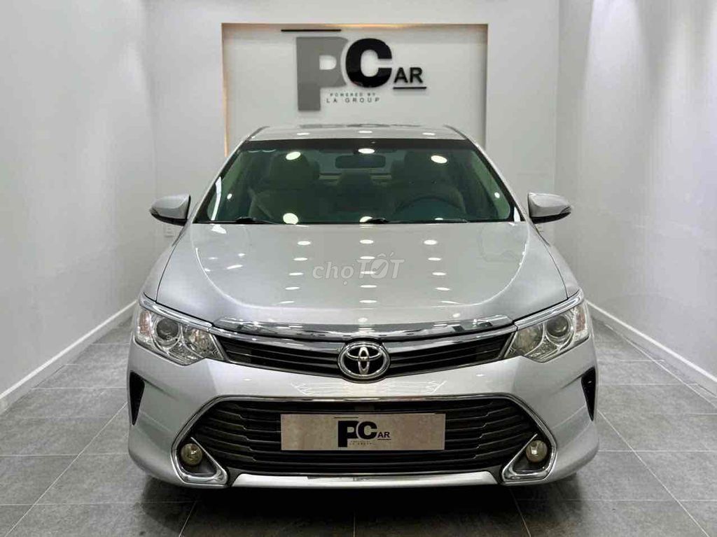 Toyota Camry 2.0E sản xuất 2016 còn siêu lướt